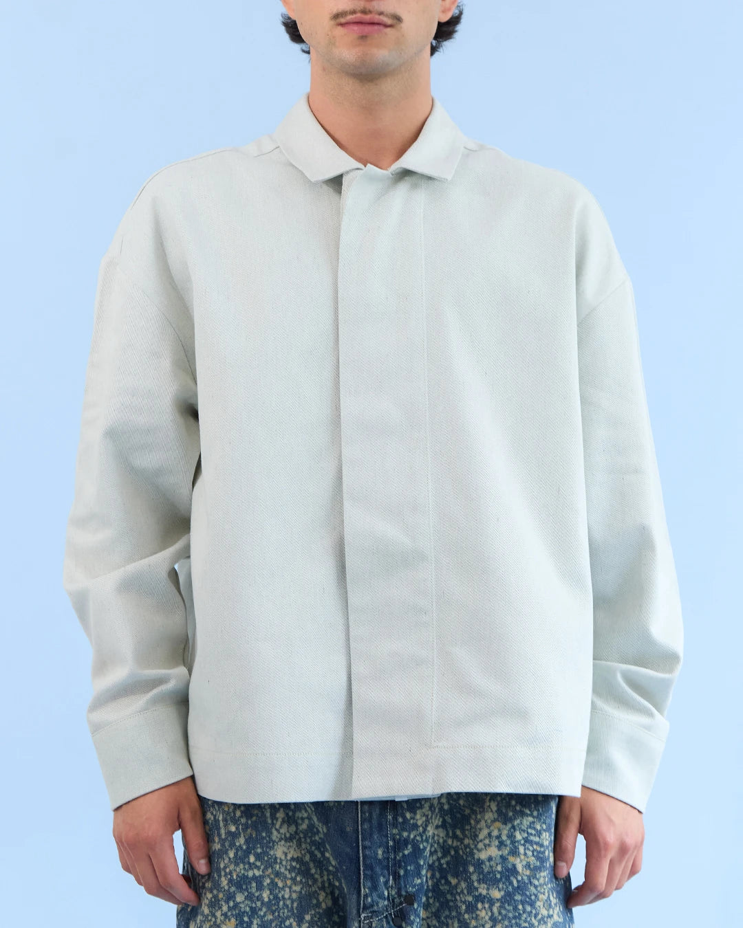 Camisa oversize verde menta en algodón con fibra preconsumo